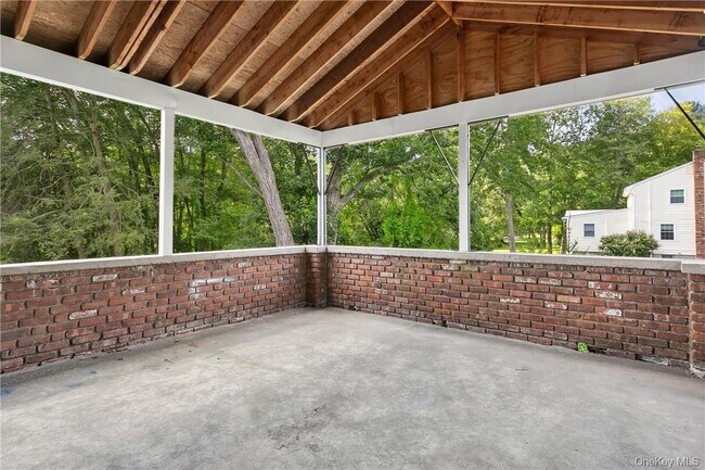 Building Photo - 5 Scott Dr