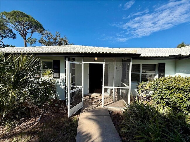 Foto del edificio - 2328 Cass St