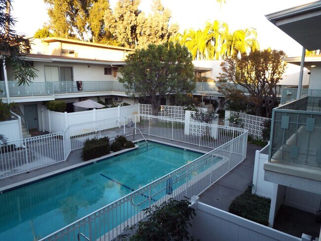 Building Photo - 475 S Los Robles Ave