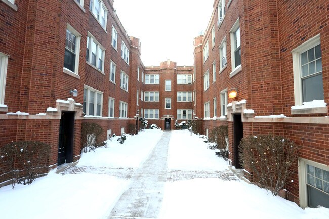 Building Photo - 4844-4850 W Wrightwood Ave
