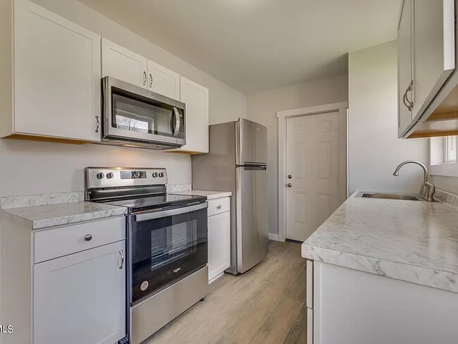 Building Photo - 1429 Garden Dr
