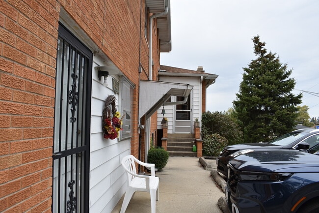 Building Photo - 8435 S 81st Ave