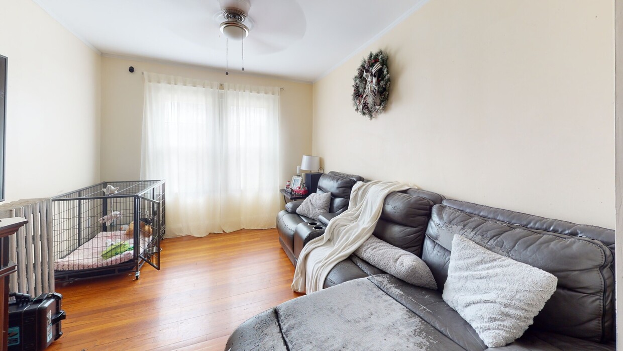 Primary Photo - 14 Davison St