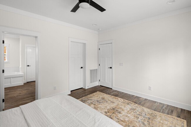 Building Photo - Fairview Rental