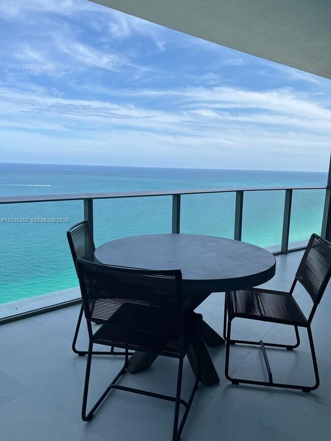Foto del edificio - 15701 Collins Ave