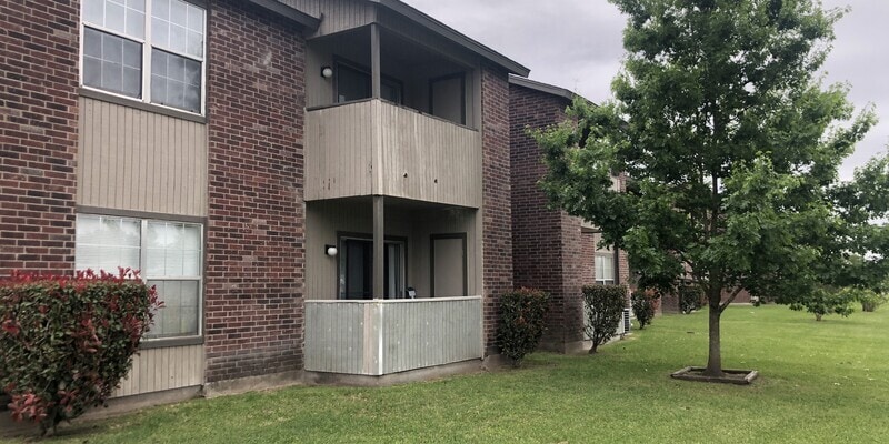 Primary Photo - Lakeview Apartments