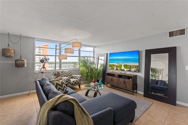 Foto del edificio - 1351 NE Miami Gardens Dr