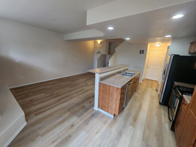 Foto del edificio - 3 Bedroom Townhome in Gated Community