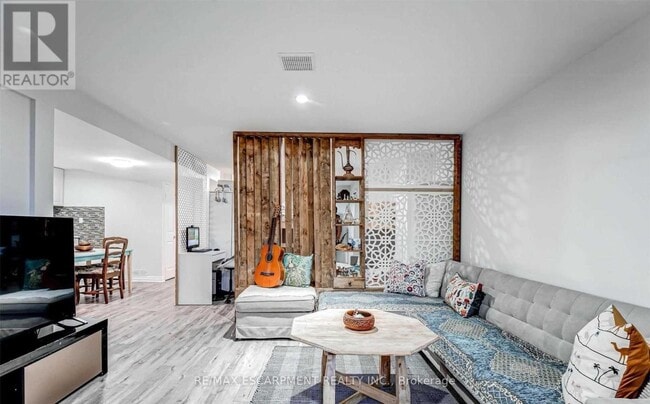 Photo du bâtiment - 5481 Wilderness Trail