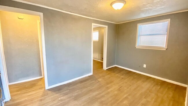 Building Photo - $0 First Month's Rent / $0 Deposit at Move-in