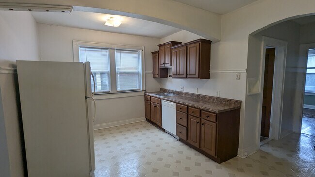 Building Photo - 5042 Mardel Ave