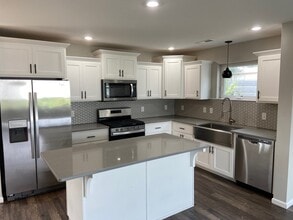 Building Photo - 4118 Huron Dr