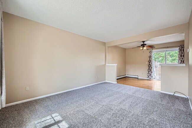 Building Photo - 1233 Willow Bend Cir