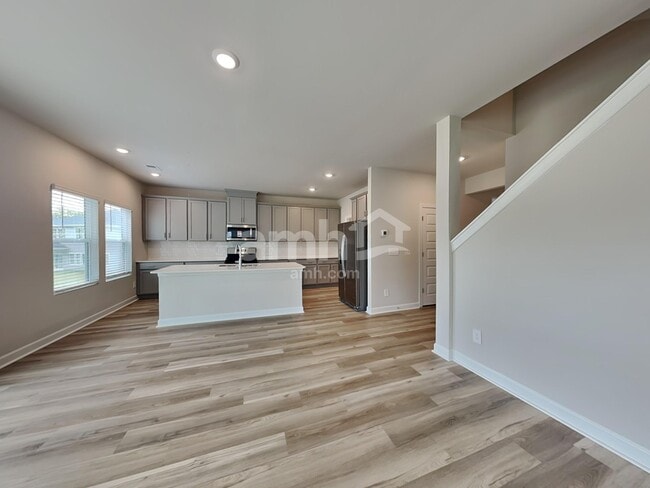 Building Photo - 237 Maxwell Dr
