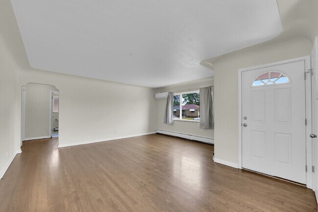 Foto del edificio - $3,195.00, 5 bed, 2 bath located in Denver