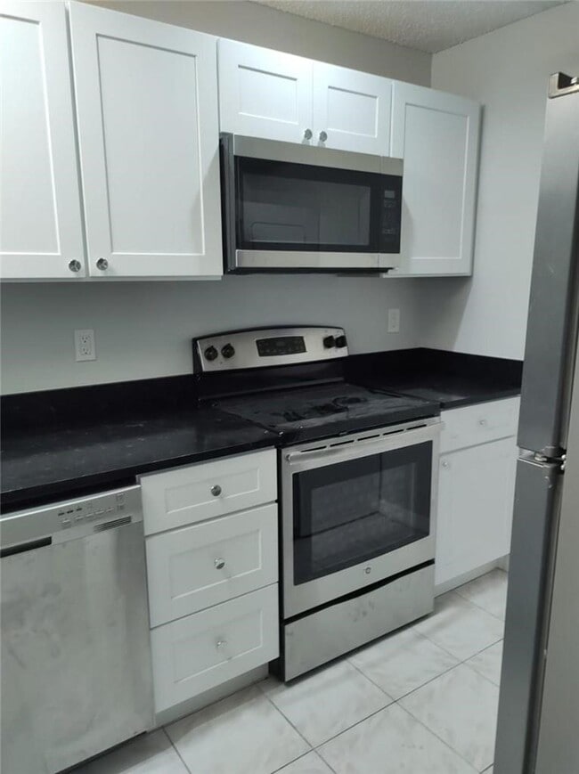 Foto del edificio - 1022 Twin Lakes Dr