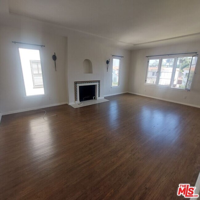 Foto del edificio - 8137 Blackburn Ave