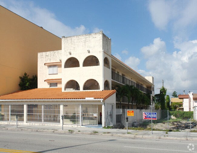Building Photo - 424 SW 12th Ave