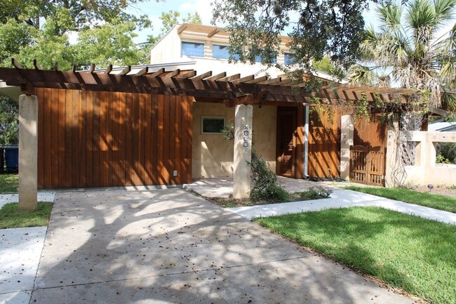 Building Photo - RENOVATED 3-BEDROOM NORTHWOOD HOME
