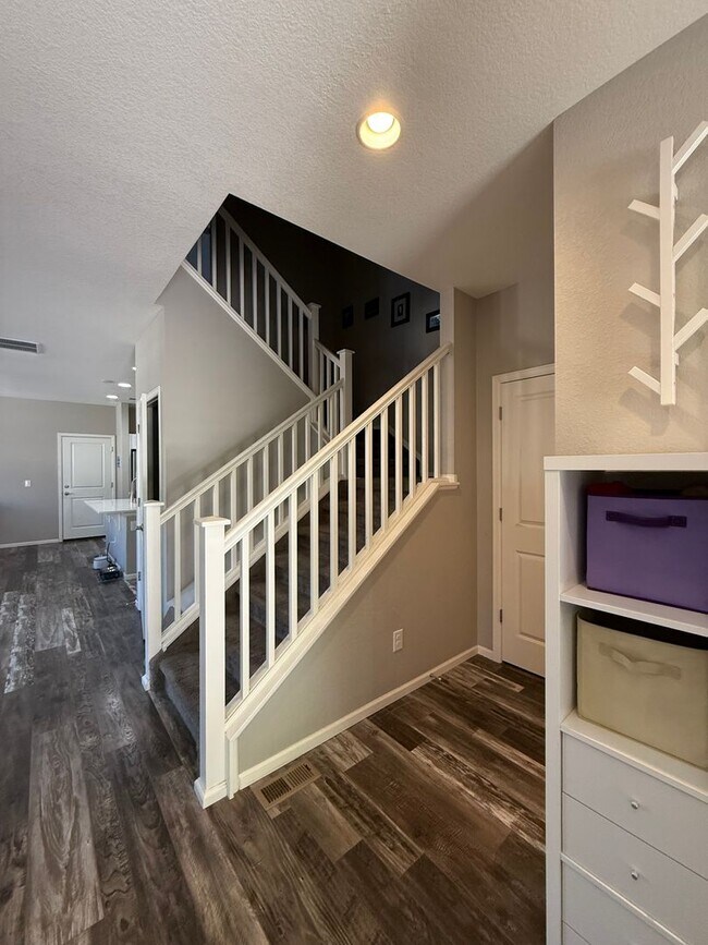 Building Photo - Luxury & Convenience with modern upgrades ...