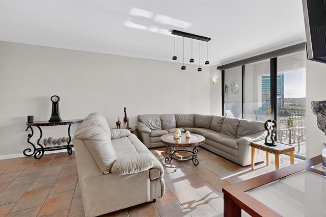 Foto del edificio - 330 Las Colinas Blvd E