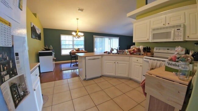 Building Photo - 6568 Fern St