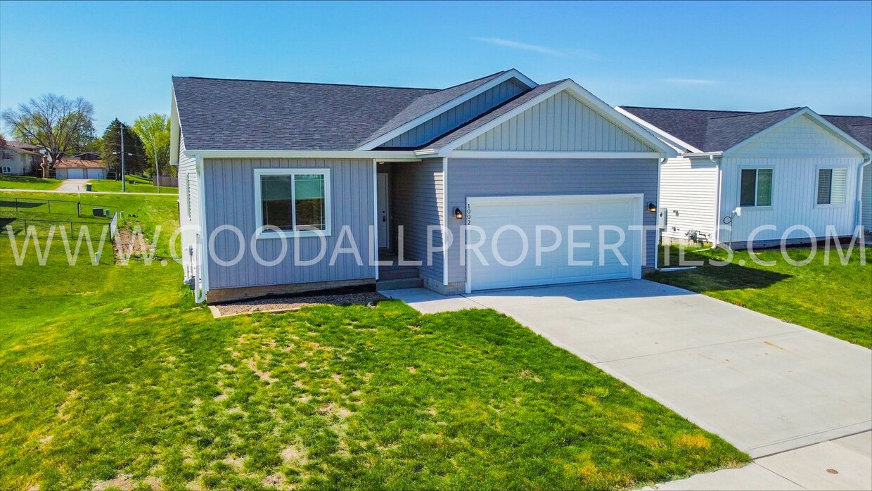 Primary Photo - 4 Bedroom Walkout Ranch