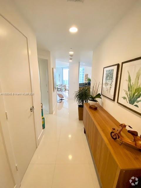 Building Photo - 1050 Brickell Ave