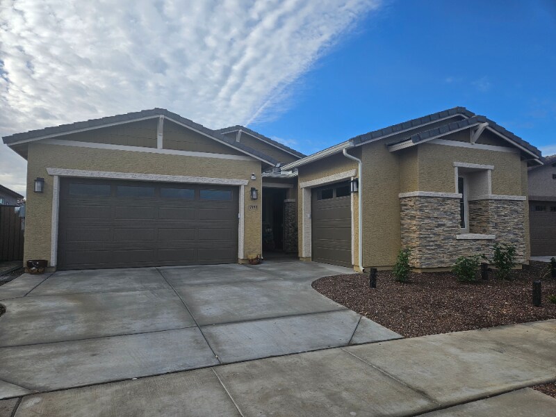 Foto principal - 17593 W Victory St