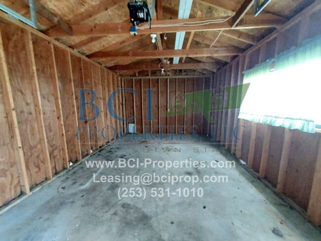 Building Photo - JUST REMODELED!! THIS 2 BEDROOM HOUSE AVAI...