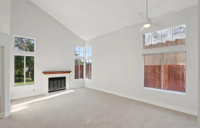 Foto del edificio - 16021 Augusta Dr