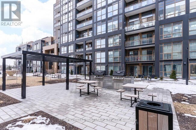 Photo du bâtiment - 2333 Khalsa Gate