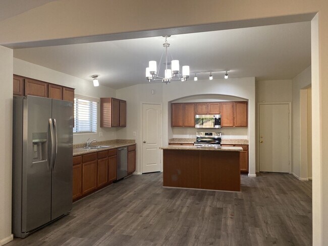 Foto del edificio - Spacious 3-Bedroom + Den Home in San Tan V...