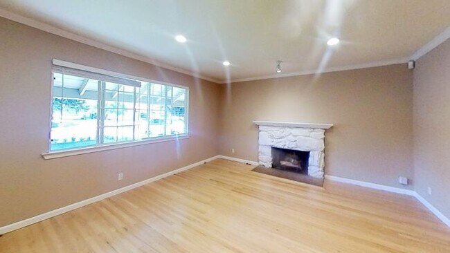 Building Photo - 1305 Antwerp Ln