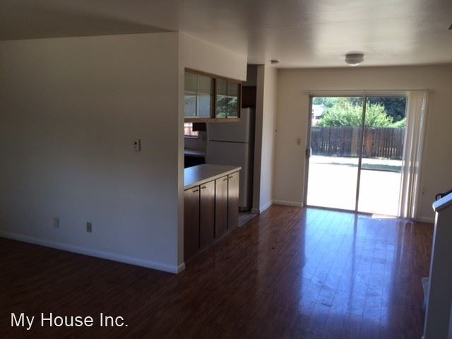 Building Photo - 3 br, 2 bath House - 1300 Shamrock St