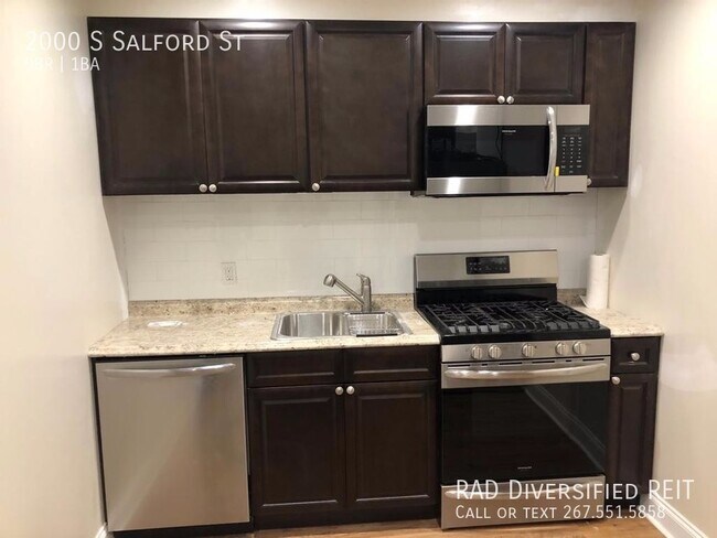 Building Photo - Perfect location for your business!!  Set ...