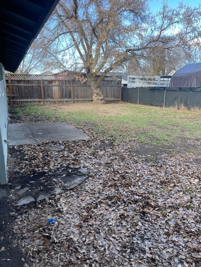Building Photo - Hill-PM-022-0188- Hilyard