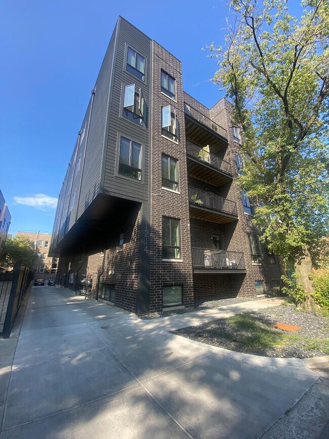 Building Photo - 5120 N Winthrop Ave