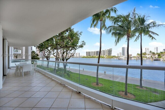 Building Photo - 7000 Island Blvd
