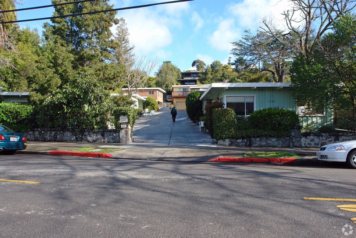 Primary Photo - 410 Mission Ave