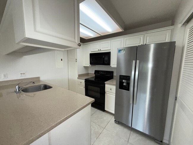 Building Photo - 1 Bedroom 1Bath with 1 covered parking upstairs unit in Royal Palm in Waipio