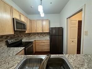Building Photo - 2803 Kings Crossing Dr