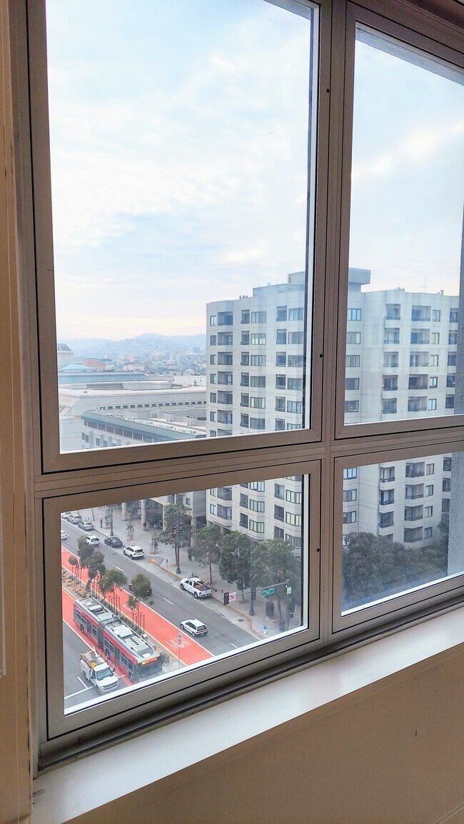 Foto del edificio - 750 Van Ness Ave