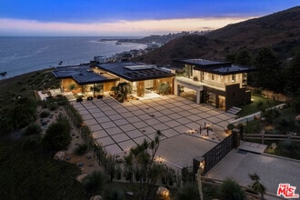 Building Photo - 5012 Carbon Beach Terrace