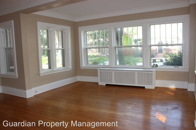 Building Photo - 2407 Girard Ave S