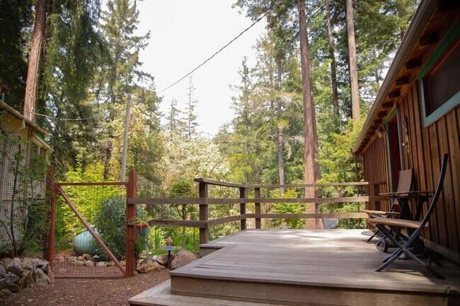 Building Photo - Charming 1BR House in Boulder Creek