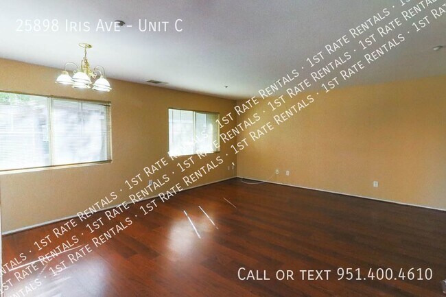 Building Photo - Charming 2-Story Condo Near Everything!