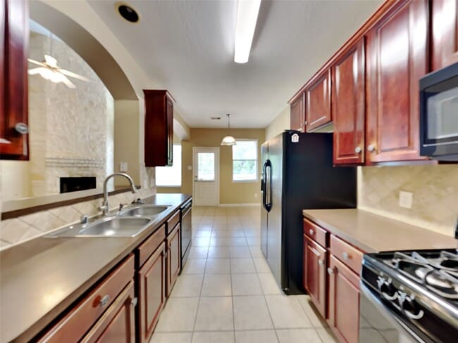 Foto del edificio - 912 Summer Wood Blvd