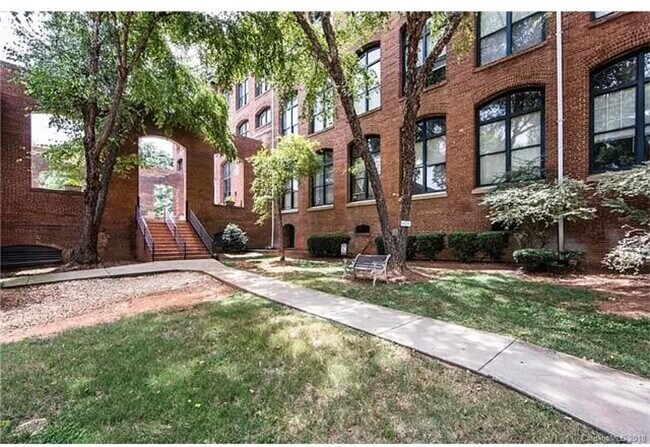 Patio - 201 S Hoskins Rd