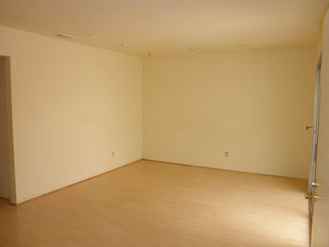 Building Photo - Single Story Condo in Port Hueneme